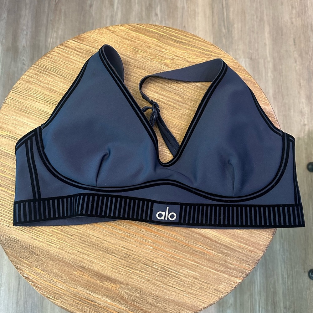 ALO Yoga Navy Airlift Line Up Bra - Size Medium
